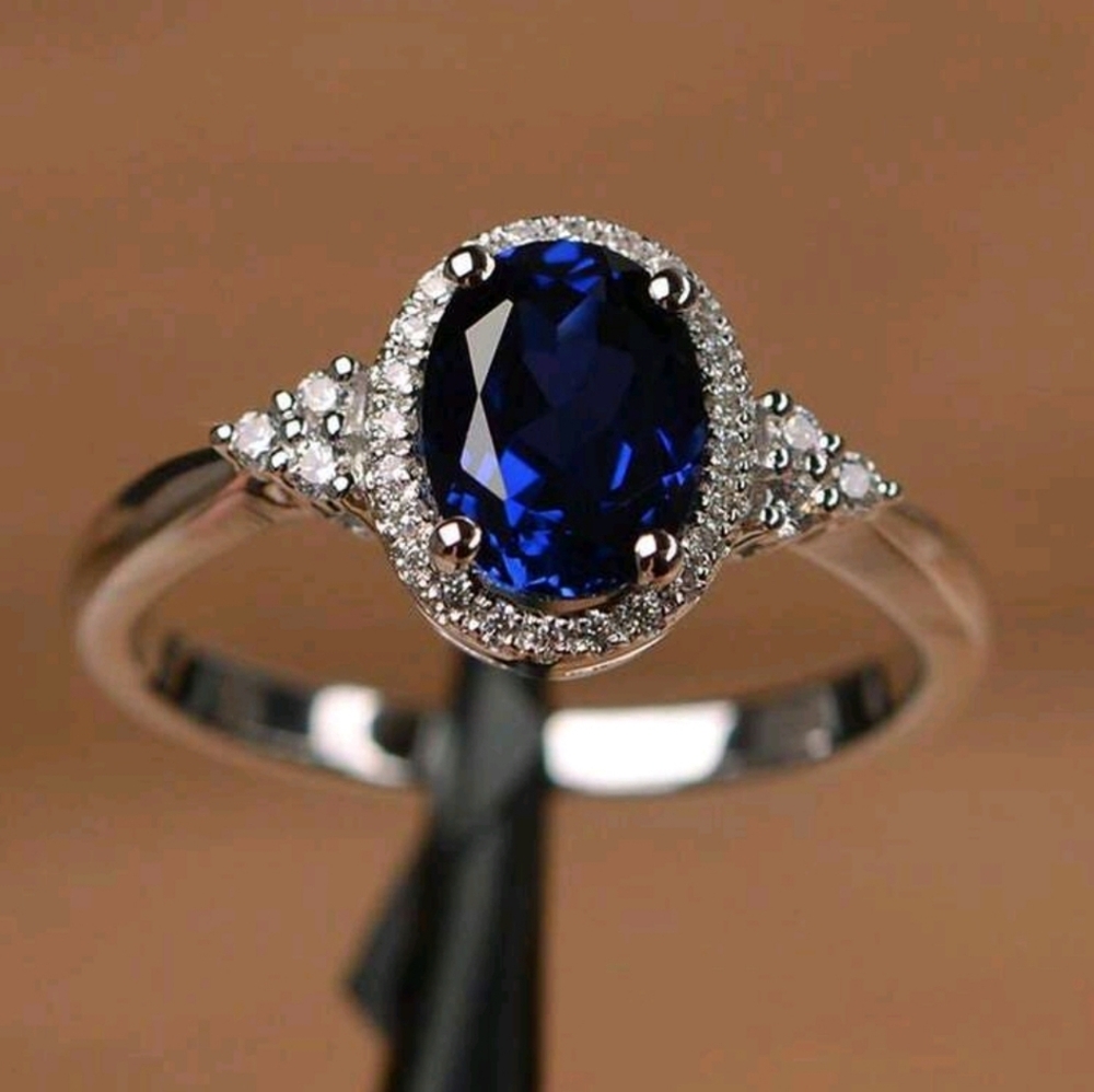 BRAND NEW ** Sapphire Blue Oval Halo Ring
